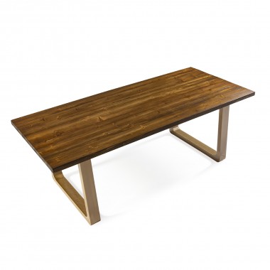 Mesa de comedor con sobre de madera de olmo y patas de metal lacadas en oro