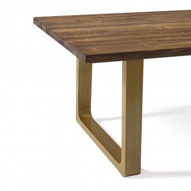 Mesa de comedor con sobre de madera de olmo y patas de metal lacadas en oro