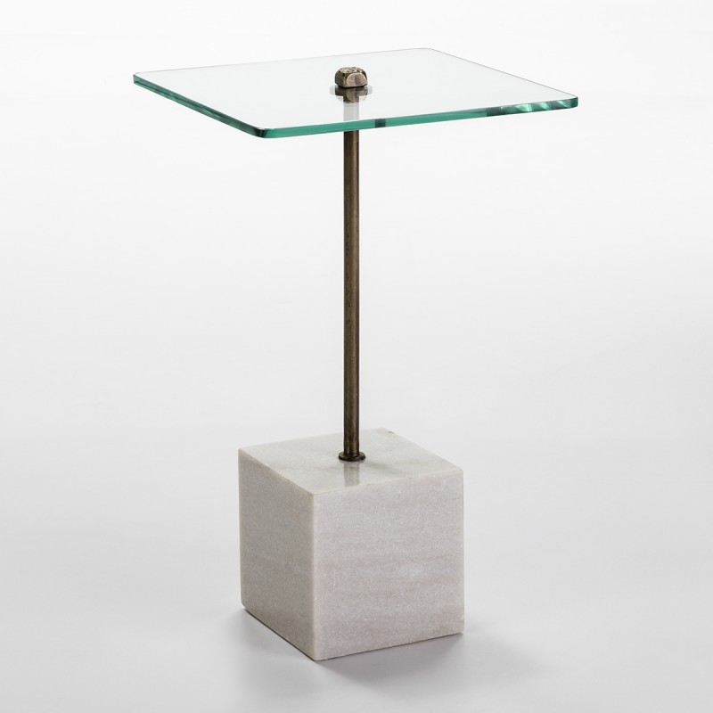Mesa auxiliar cuadrada con base de mármol blanco y metal envejecido con sobre de cristal