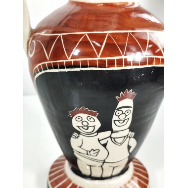 Ánfora de cerámica artesanal con dibujo de Epi y Blás. Pieza exclusiva creada por la artista madrileña Jandra Potter.