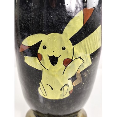Jarra de cerámica artesanal con dibujo de Pikachu. Pieza exclusiva creada por la artista madrileña Jandra Potter.