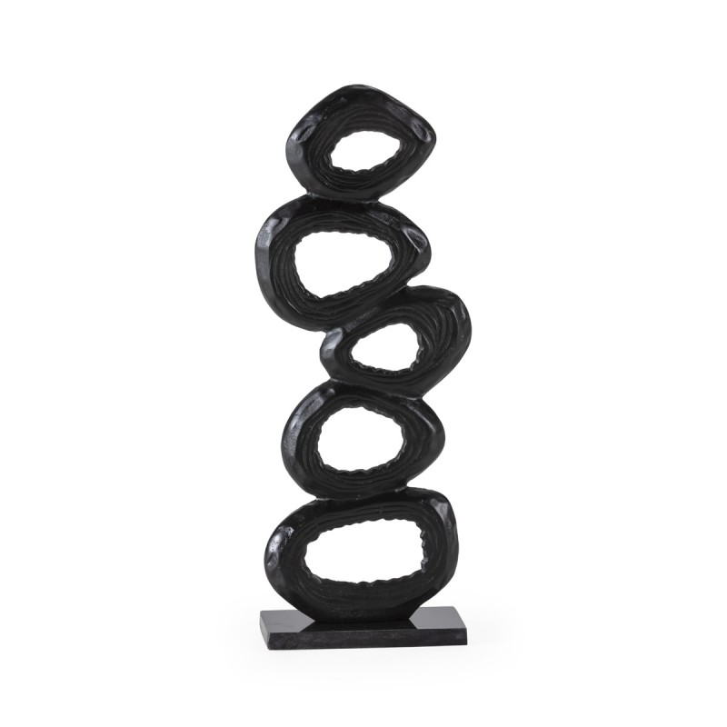Escultura de aluminio sobre base de mármol negro.