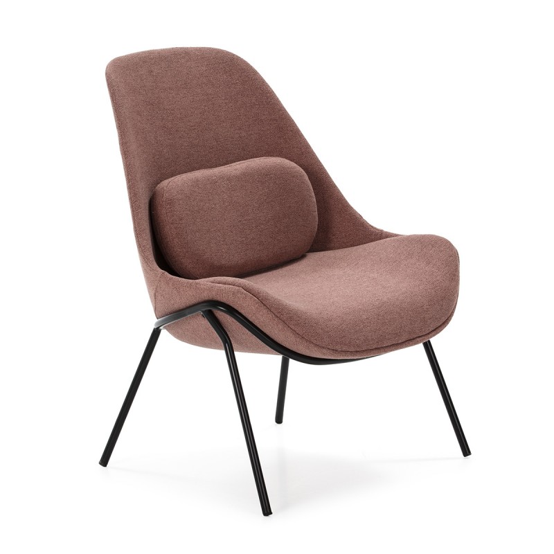 Sillón de poliéster rosa con patas metálicas negras.