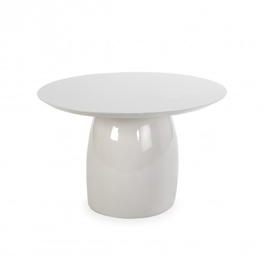 Mesa de comedor blanca con sobre ovalado de madera y base de fibra de vidrio.