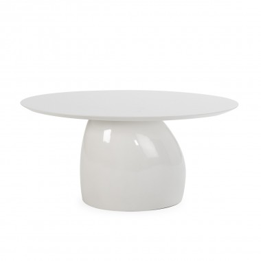 Mesa de comedor blanca con sobre ovalado de madera y base de fibra de vidrio.