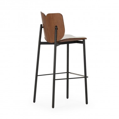 Taburete alto o silla de bar de estructura metálica negra con asiento en tejido beige y respaldo de madera contrachapada.