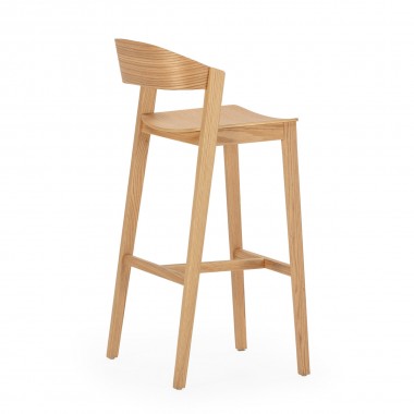 Taburete alto o silla de bar con estructura de madera contrachapada de roble.