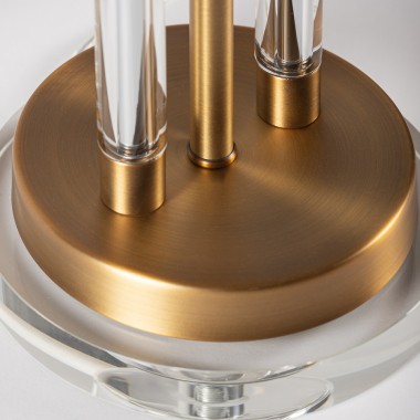 Lámpara de pie con pie de metal lacado en oro y cristal.