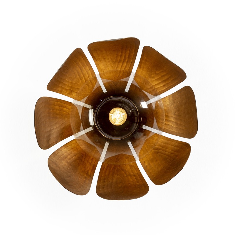 Aplique de pared metálico dorado con forma de flor. Una esfera de vidrio transparente protege a la bombilla.