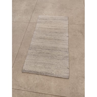 Alfombra artesanal blanca con jaspeado gris 120 x 60 cm
