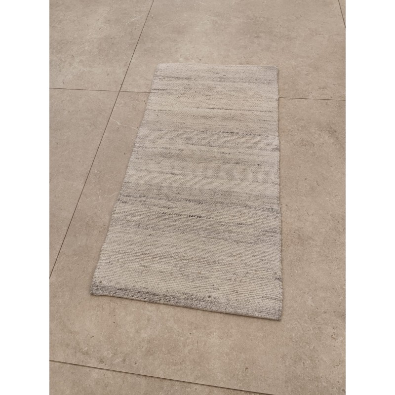 Alfombra artesanal blanca con jaspeado gris 120 x 60 cm Alfombra artesanal blanca con jaspeado gris 120 x 60 cm