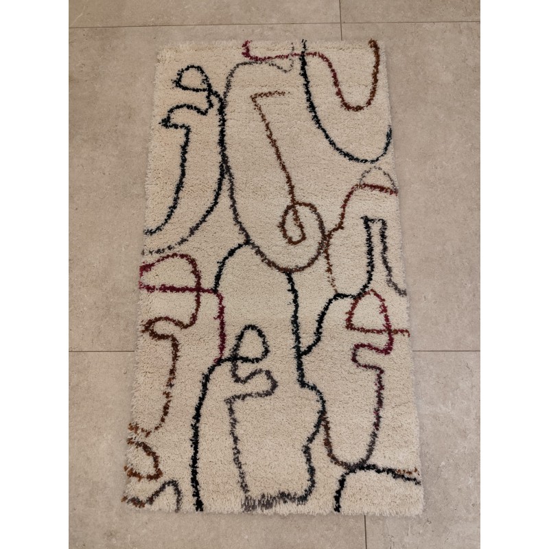Alfombra blanca con dibujo abstracto 150 x 80 cm