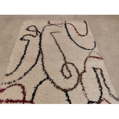 Alfombra blanca con dibujo abstracto 150 x 80 cm