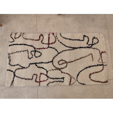 Alfombra blanca con dibujo abstracto 150 x 80 cm