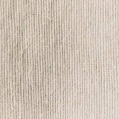 Manta o cubre sofá marroquí en color crudo con pompones de 2 x 3 m